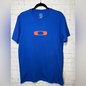 NWT Oakley regular fit size medium blue short sleeve t-shirt